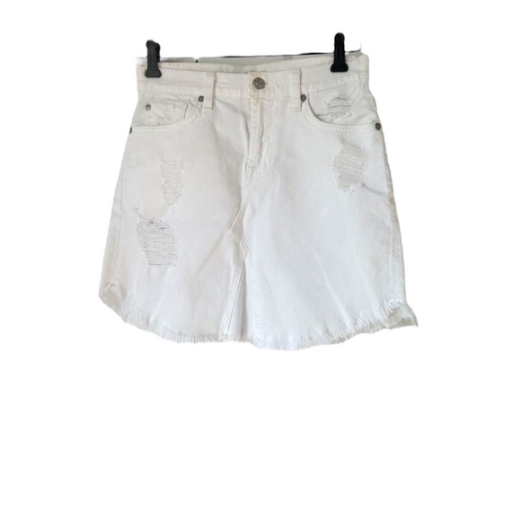 🌺7 FOR ALL MANKIND Distressed Jean Mini Skirt w/ Raw Hem in White Size 25🌺 - Picture 1 of 3